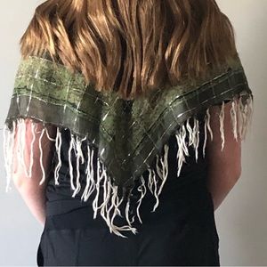 👛 (ANY 2/$20) 34” Square Green/Rose Metallic Accent Fringed Scarf